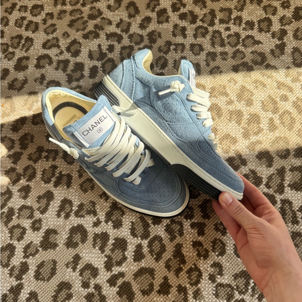 CHANEL Light Blue suede Women's Sneakers never worn - Picture 4 of 7